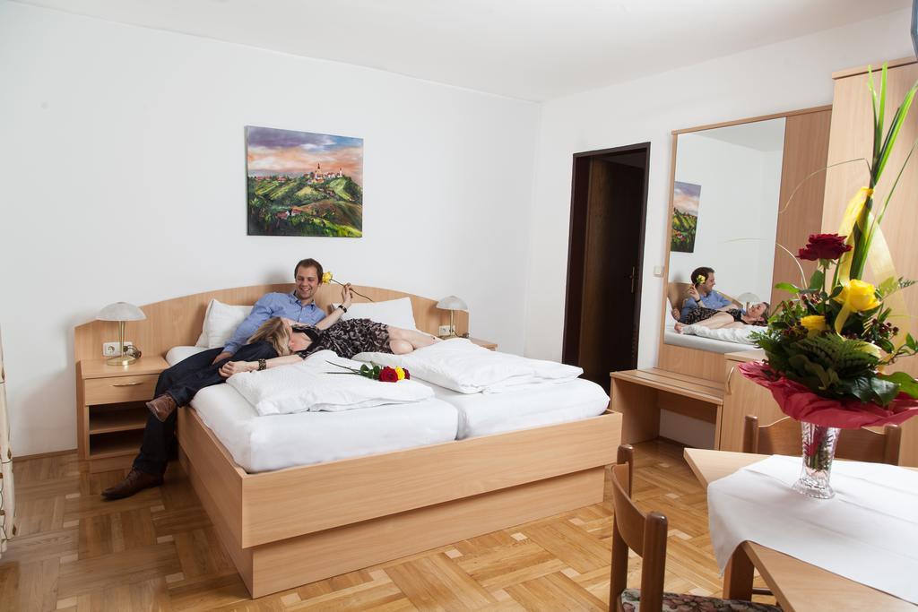 באד ראדקרסבורג Gaestehaus Ferk - Fruehstueckspension, Bed & Breakfast חדר תמונה
